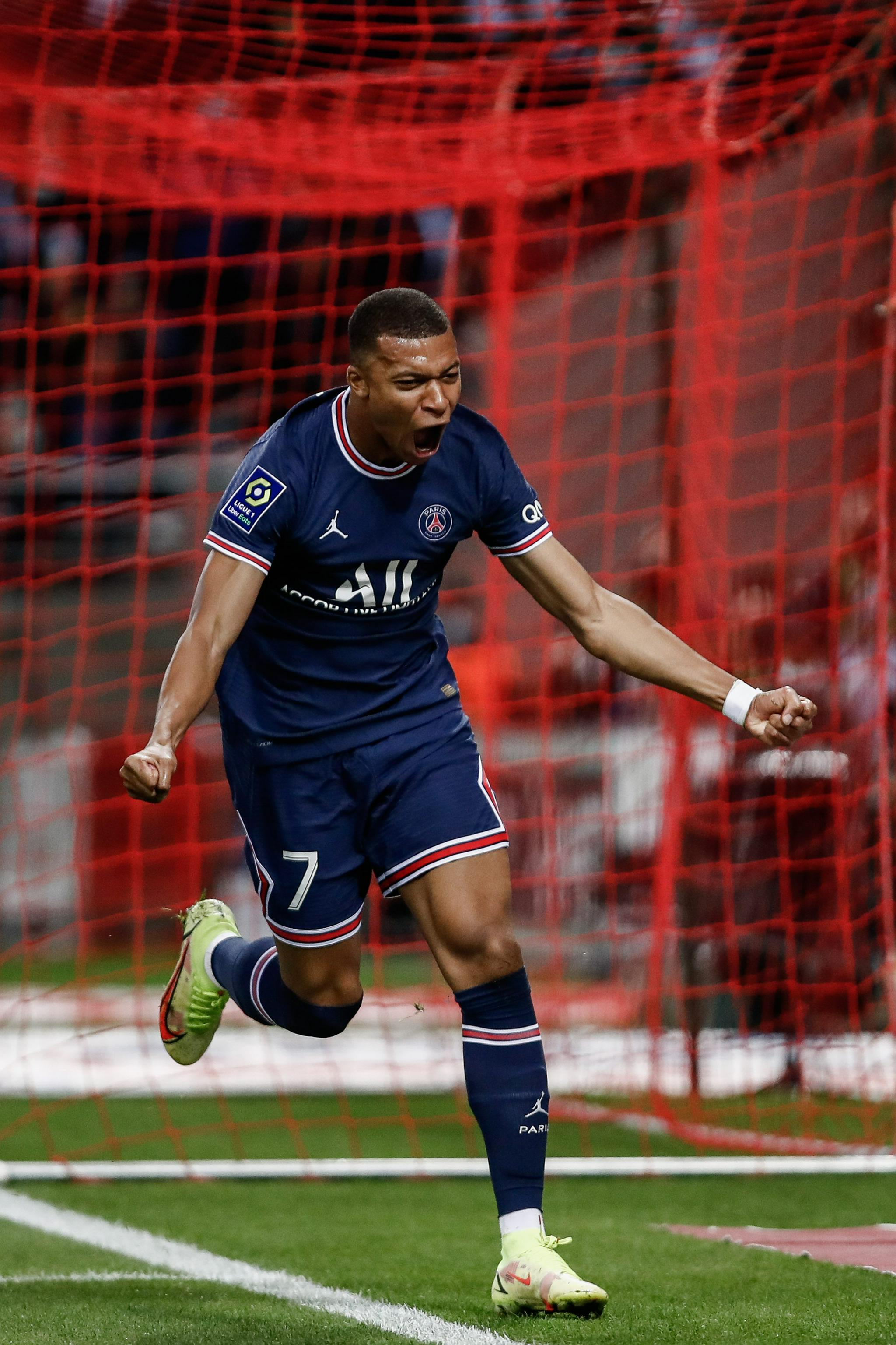 世界杯入选赛｜维尼修斯绝杀 巴西险胜哥伦比亚升第2