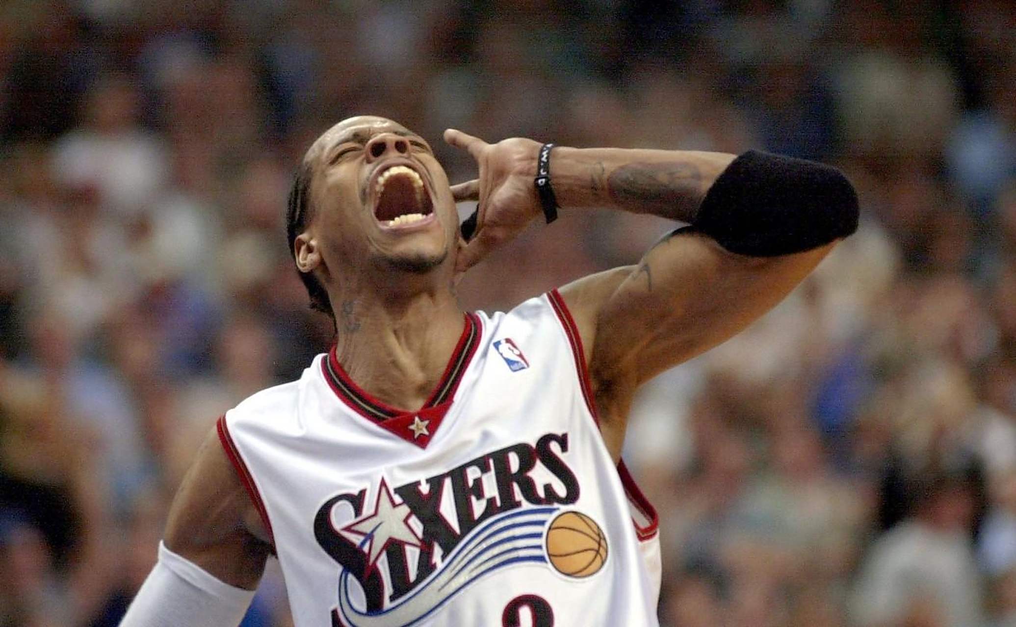 NBA常规赛战报：莫布里和加兰领衔，骑士122-111战胜开拓者